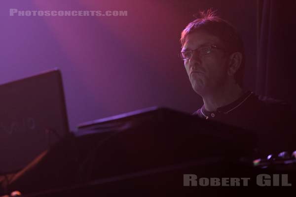 MIKE JOYCE - 2010-02-06 - PARIS - La Machine (du Moulin Rouge) - 